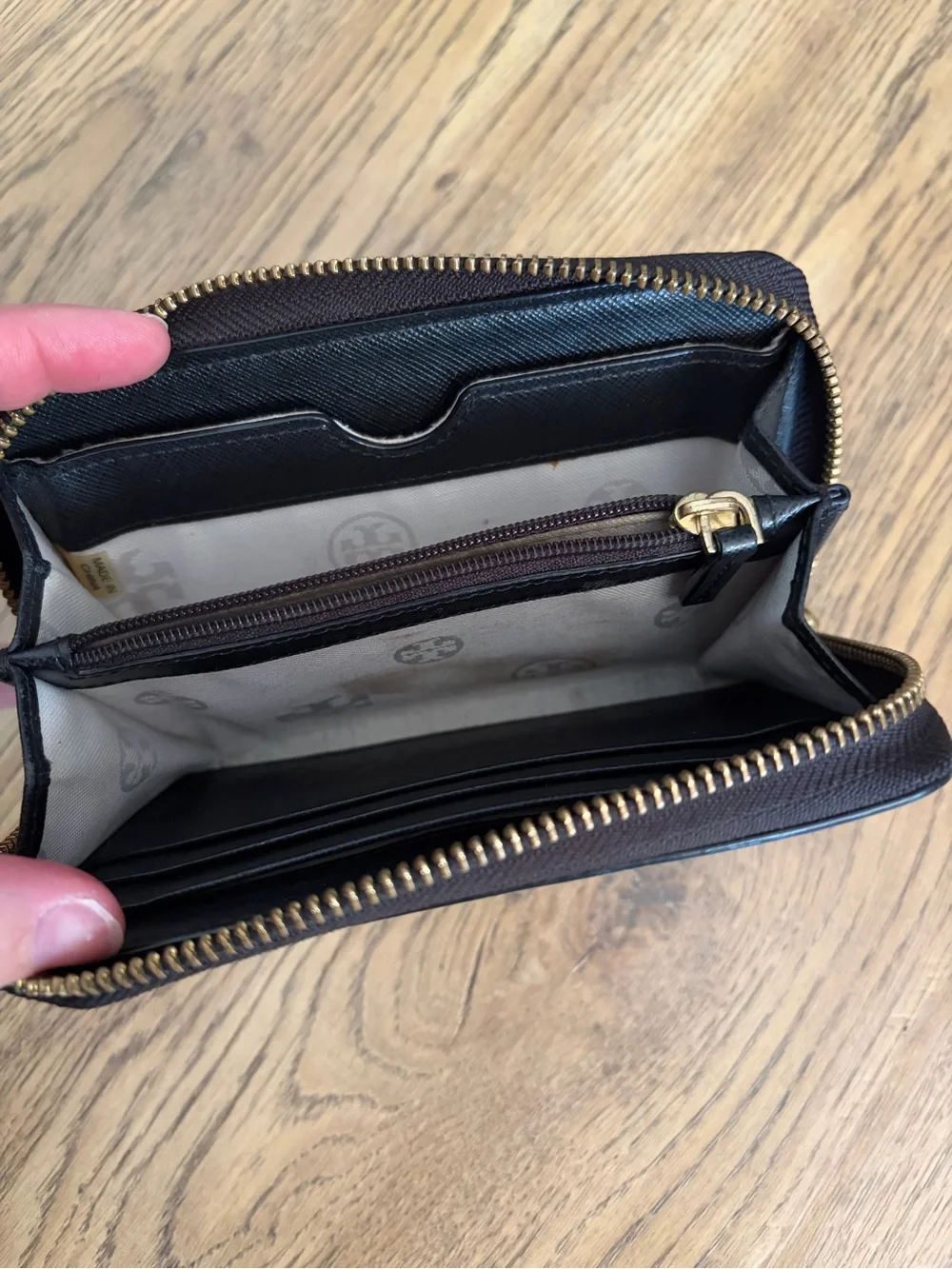 TORY BURCH Robinson perforated micro continental zip wallet black